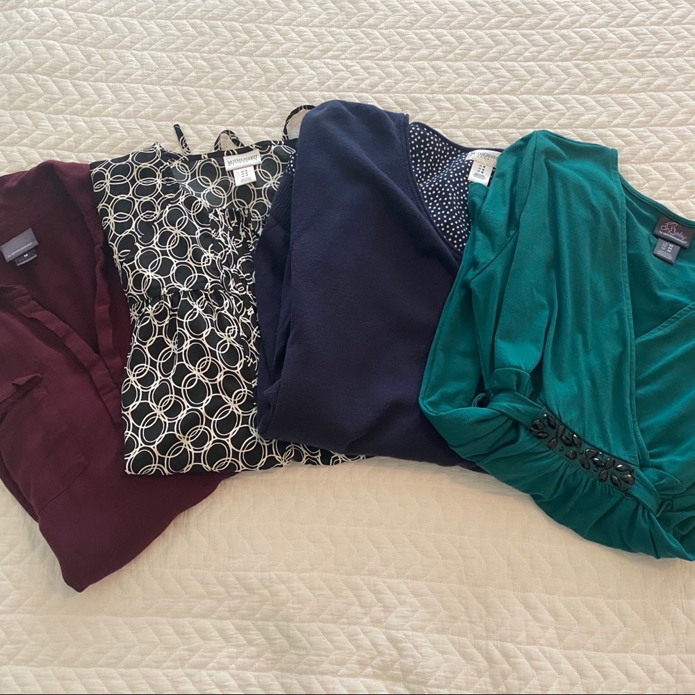 Maternity tops ( lot of 4) size M